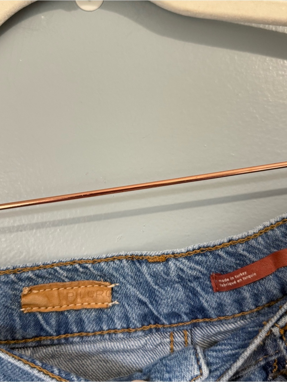 Pilcro The Jane High-Rise Wide-Leg Jeans
6/28 - Picture 5 of 11
